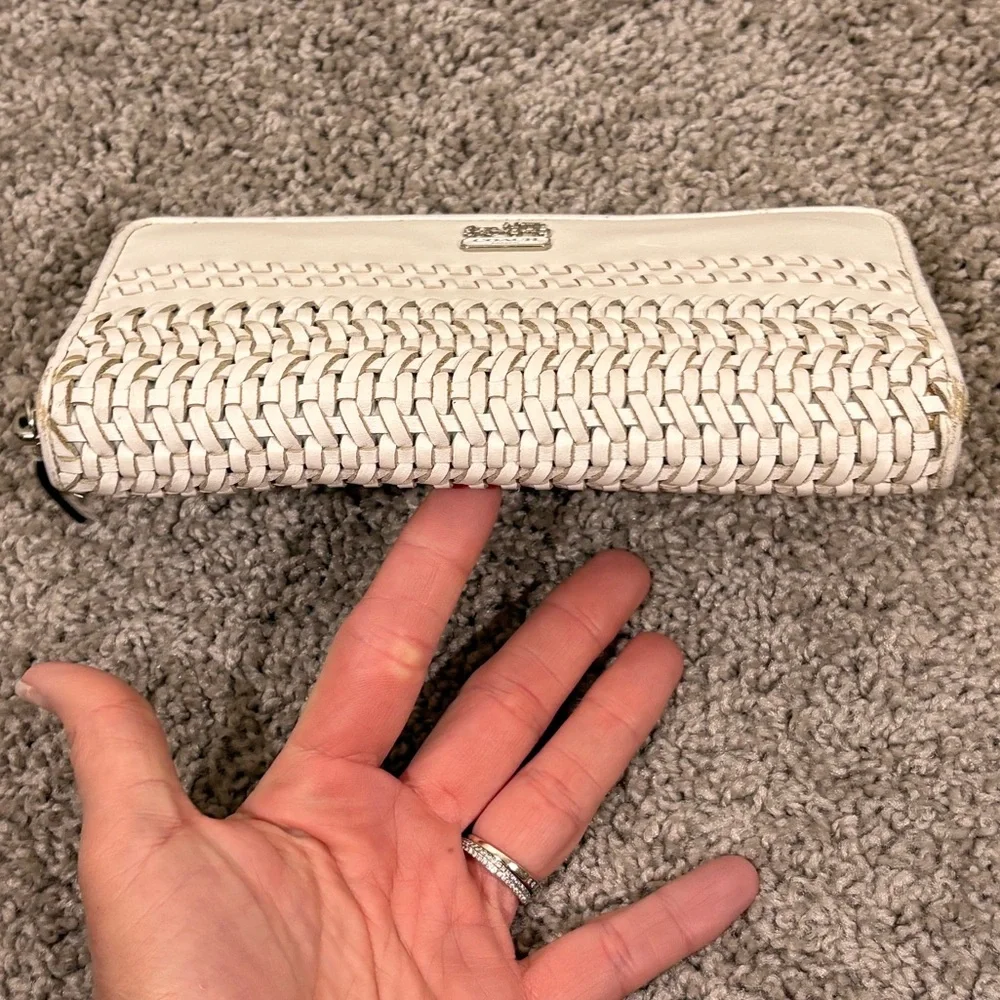 Coach Resort White Woven Leather Wallet with Metal Coach‎ Logo